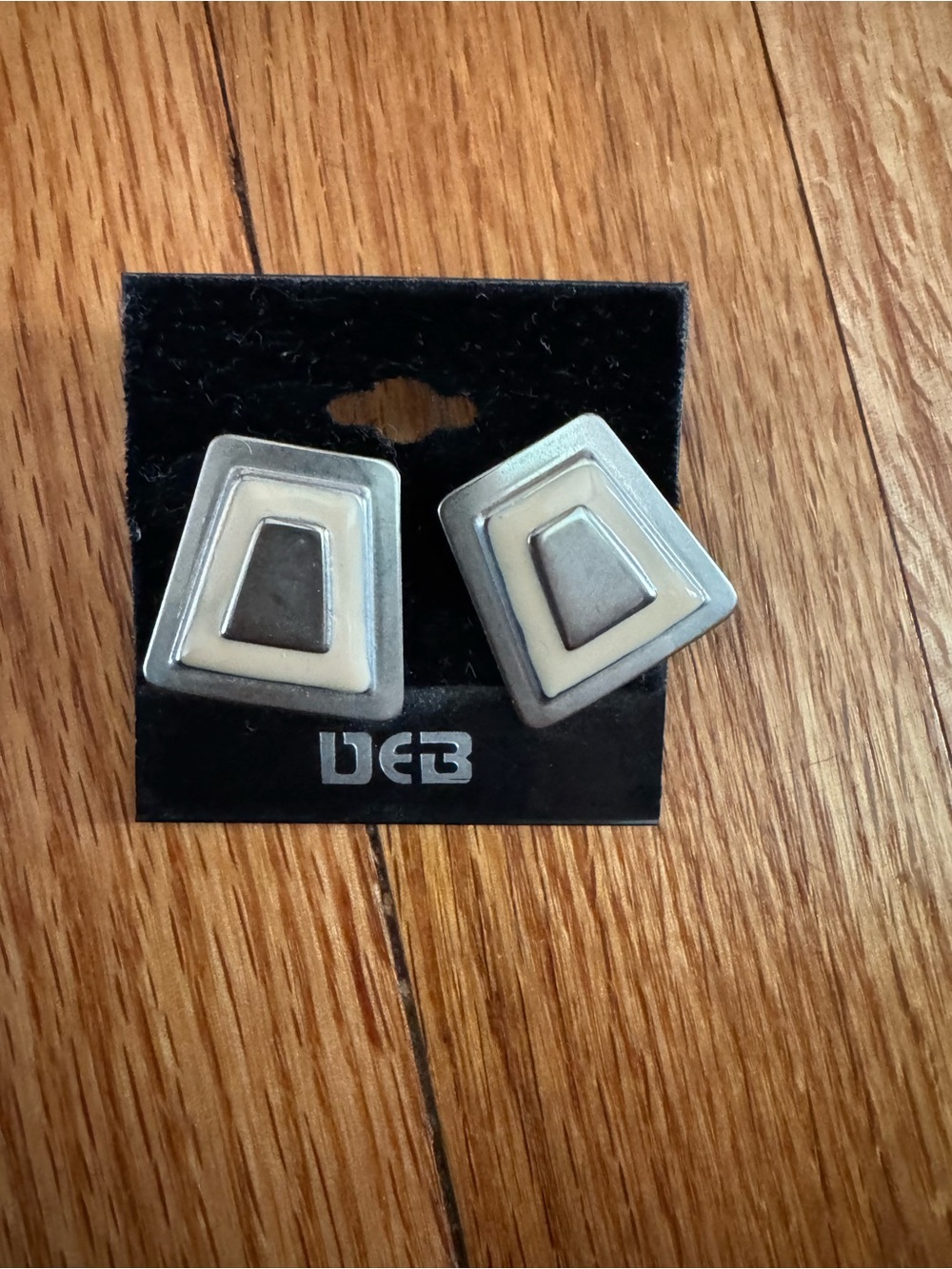 Deb Silver and Cream Trapezoid Pierce Earrings
